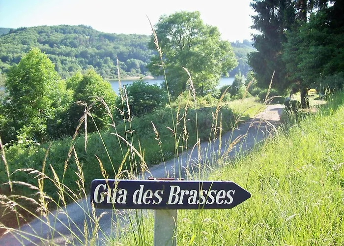 Du Gua Des Brasses Au Bord Du De La Raviege *